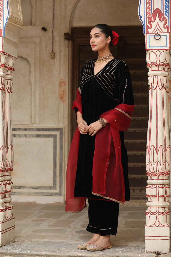 Black Hand Embroidered Velvet Kurta Set (Set of 2)