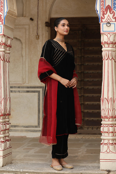 Black Hand Embroidered Velvet Kurta Set (Set of 2)