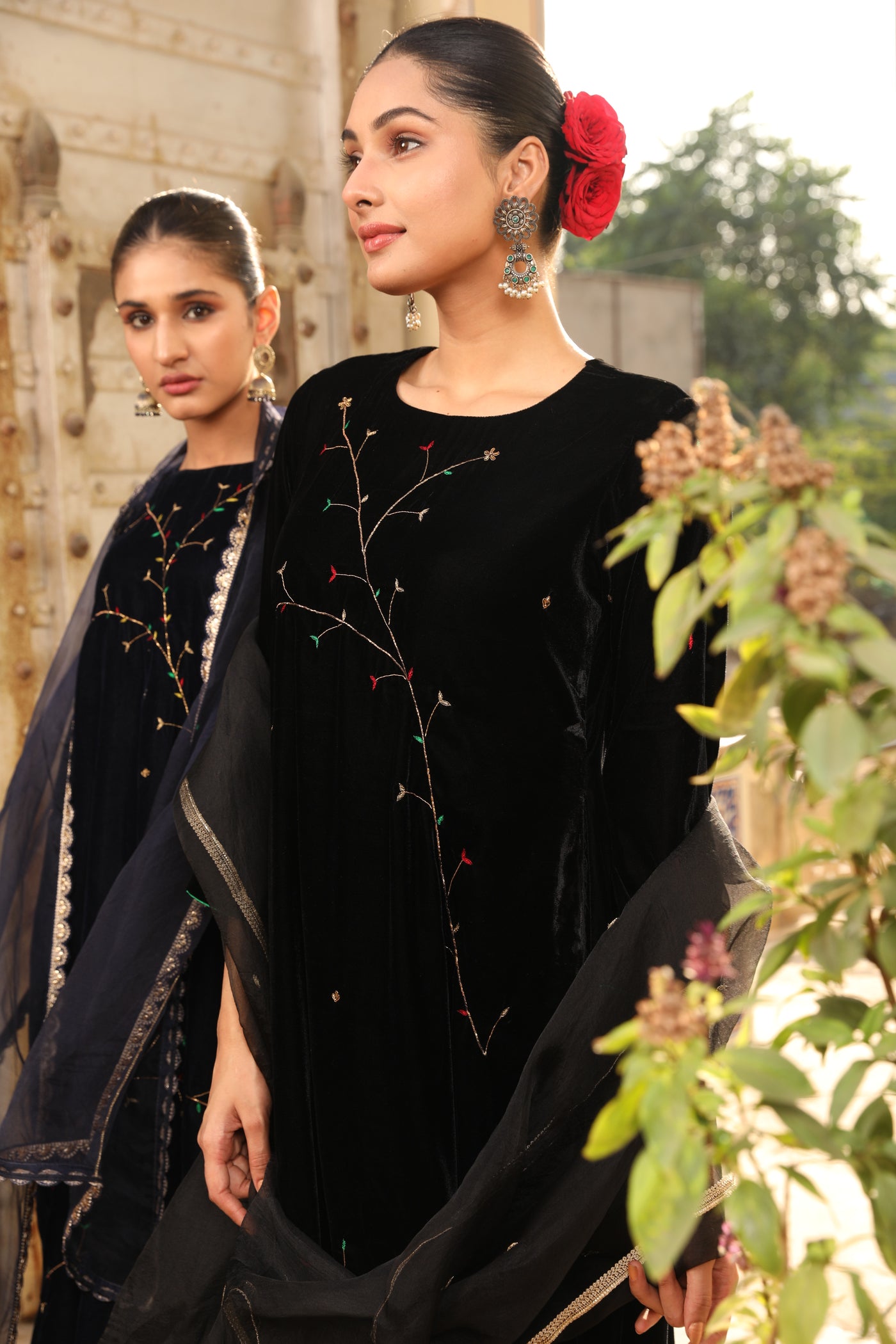 Black Flower bloom Velvet Kurta Set (Set of 2)