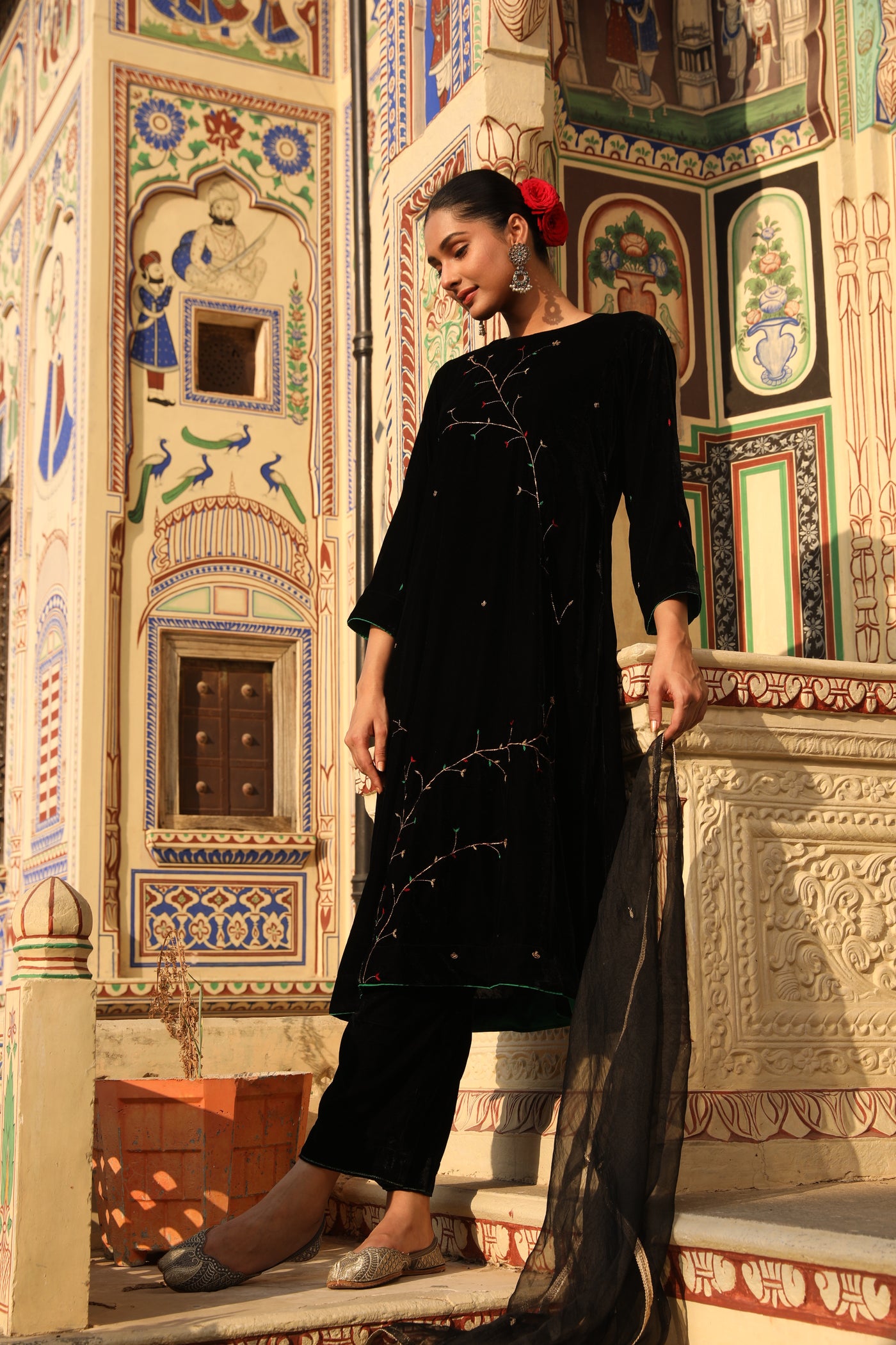 Black Flower bloom Velvet Kurta Set (Set of 2)