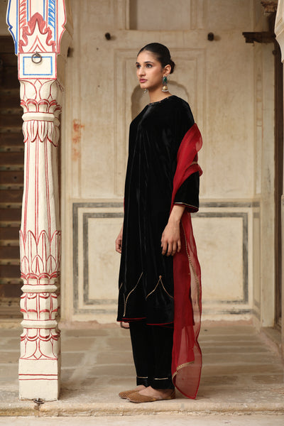 Black Velvet Anarkali Sitara Work Kurta Set (Set of 2)