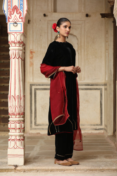 Black Velvet Anarkali Sitara Work Kurta Set (Set of 2)