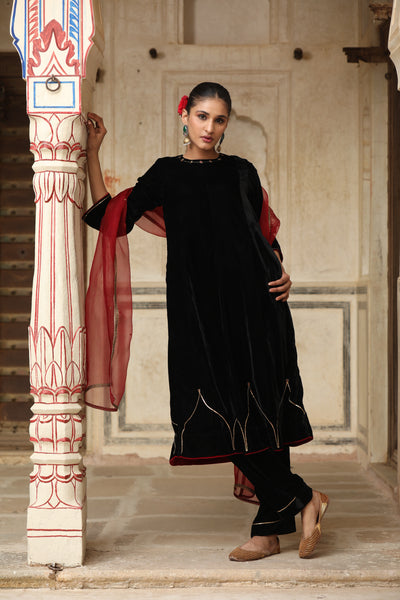 Black Velvet Anarkali Sitara Work Kurta Set (Set of 2)