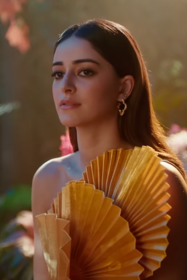 Mini Bella hoop earrings in gold