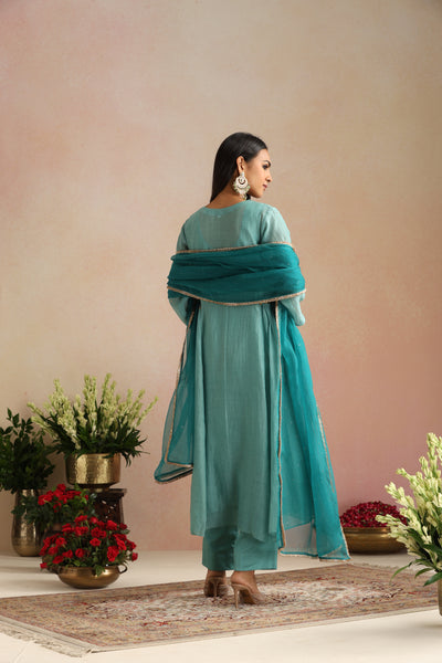 Bela Ishq Mukaish Odhani