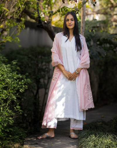 WHITE COTTON LINEN CUTWORK CHANDERI DUPATTA KURTA SET