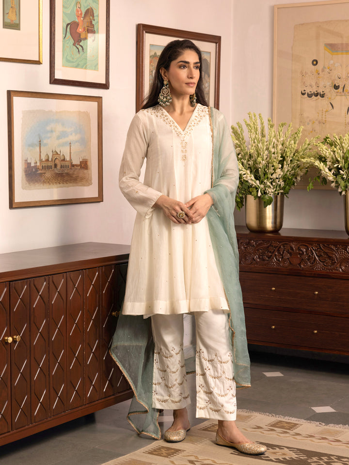 Simi Dastaan Kurta Set