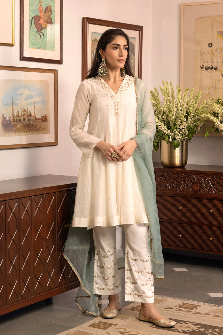 Simi Dastaan Kurta Set
